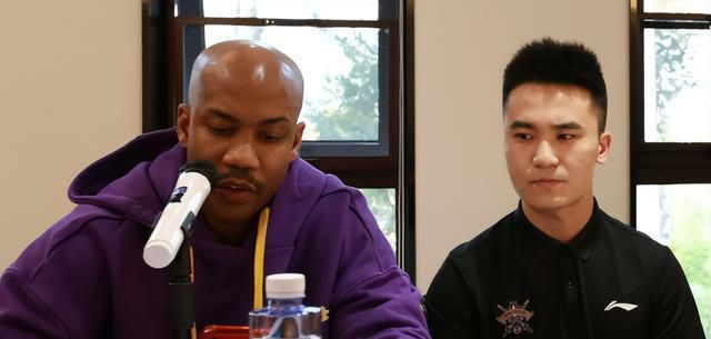 在今天凌晨进行的欧冠小组赛，那不勒斯主场2-0战胜布拉加，成功晋级欧冠16强。